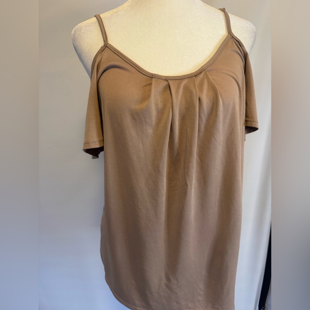 Mikey & Joey tan MEDIUM strap w/ cutout cap sleeve rayon blouse